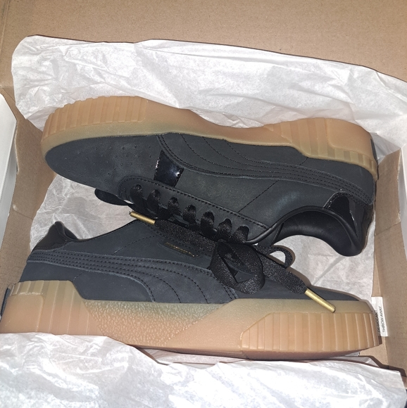 Cali Nubuck Womens Black Pumas with Gum sole - Picture 9 of 10